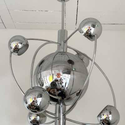 Astro Satellite Sputnik chandelier, space age, chrome-plated metal pendant light, six light points around the central sphere. Design attributed to the manufacturer-producer Reggiani. A typical Italian design of the mid-century modern period. Reggiani is a famous manufacturer, along with Gaetano Sciolari, Arredoluce, Arteluce, and Stilnovo.
