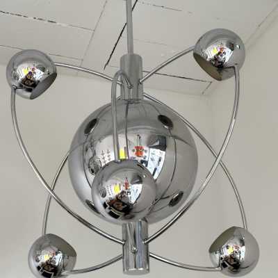 Astro Satellite Sputnik chandelier, space age, chrome-plated metal pendant light, six light points around the central sphere. Design attributed to the manufacturer-producer Reggiani. A typical Italian design of the mid-century modern period. Reggiani is a famous manufacturer, along with Gaetano Sciolari, Arredoluce, Arteluce, and Stilnovo.
