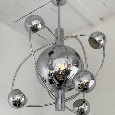 Astro Satellite Sputnik chandelier, space age, chrome-plated metal pendant light, six light points around the central sphere. Design attributed to the manufacturer-producer Reggiani. A typical Italian design of the mid-century modern period. Reggiani is a famous manufacturer, along with Gaetano Sciolari, Arredoluce, Arteluce, and Stilnovo.