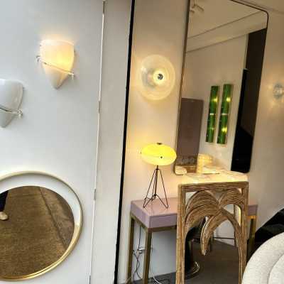 Pair of Swan wall lights in white and transparent Murano glass, by designer Tina Aufiero for the Italian design manufacturer Venini. Engraved, signed and dated 1995. Famous design such as Carlo Aldo Nason for Mazzega, Vistosi, La Murrina, Poliarte, Veronese, Seguso, Stilnovo, Artemide, Arredoluce, Arteluce.