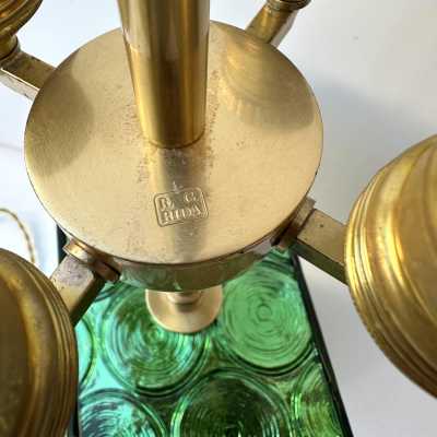 Pair of table or bedside lamps in brass and green optical Murano glass. Contemporary work from the Italian design artist workshop Roberto Giulio Rida. Artist signed stamp on the lamps. In a Mid-Century Modern Space Age Hollywood Regency mood, Carlo Nason, Mazzega, Vistosi, Stilnovo, Fontana Arte, Cristal Art, arteluce, arredoluce, Pierre Cardin, Stilux.