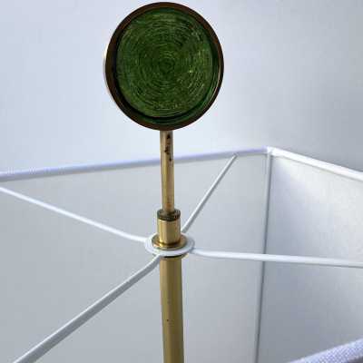 Pair of table or bedside lamps in brass and green optical Murano glass. Contemporary work from the Italian design artist workshop Roberto Giulio Rida. Artist signed stamp on the lamps. In a Mid-Century Modern Space Age Hollywood Regency mood, Carlo Nason, Mazzega, Vistosi, Stilnovo, Fontana Arte, Cristal Art, arteluce, arredoluce, Pierre Cardin, Stilux.