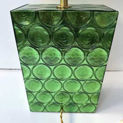 Pair of table or bedside lamps in brass and green optical Murano glass. Contemporary work from the Italian design artist workshop Roberto Giulio Rida. Artist signed stamp on the lamps. In a Mid-Century Modern Space Age Hollywood Regency mood, Carlo Nason, Mazzega, Vistosi, Stilnovo, Fontana Arte, Cristal Art, arteluce, arredoluce, Pierre Cardin, Stilux.
