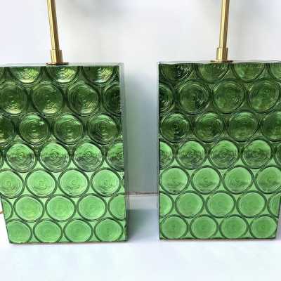 Pair of table or bedside lamps in brass and green optical Murano glass. Contemporary work from the Italian design artist workshop Roberto Giulio Rida. Artist signed stamp on the lamps. In a Mid-Century Modern Space Age Hollywood Regency mood, Carlo Nason, Mazzega, Vistosi, Stilnovo, Fontana Arte, Cristal Art, arteluce, arredoluce, Pierre Cardin, Stilux.