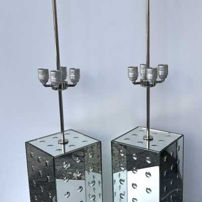 Pair of table or bedside lamps in brass and silver mirror optical Murano glass. from the Italian design artist Roberto Giulio Rida. Artist signed stamp on the lamps. circa 2010s, limited edition 10 copies. In a Mid-Century Modern Space Age Hollywood Regency mood, Carlo Nason, Mazzega, Vistosi, Stilnovo, Fontana Arte, Cristal Art, arteluce, arredoluce, Pierre Cardin, Stilux.