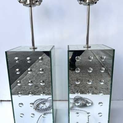 Pair of table or bedside lamps in brass and silver mirror optical Murano glass. from the Italian design artist Roberto Giulio Rida. Artist signed stamp on the lamps. circa 2010s, limited edition 10 copies. In a Mid-Century Modern Space Age Hollywood Regency mood, Carlo Nason, Mazzega, Vistosi, Stilnovo, Fontana Arte, Cristal Art, arteluce, arredoluce, Pierre Cardin, Stilux.