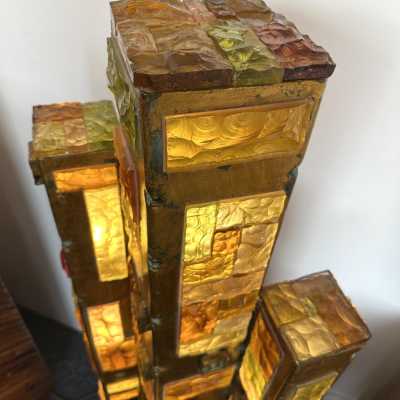 Exceptional masterpiece, very rare Large Mid-Century Modern floor lamp model New York in hammered glass and wrought iron, gilt patina gold gilding, by the Italian design artisan manufacturer Longobard in Verona in a Brutalist style, competitor of Biancardi Jordan Arte and Poliarte in the 1970s. Famous design like Carlo Aldo Nason for Mazzega Murano, Venini, Vistosi, La Murrina.
