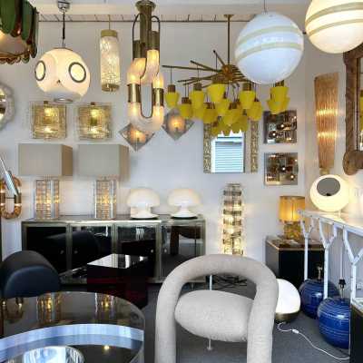 Vintage brass hanging chandelier, original Space Age style model, Mid-Century Modern style, by Aldo Nason for the Mazzega factory. Bubble blown Murano glass. Renowned manufacturers: Venini, Vistosi, La Murrina, Seguso, Carlo Nason, Poliarte, Esperia, Angelo Brotto, Stilnovo, Arteluce, Arredoluce, Artemide, Pierre Cardin, Lumi, Luci, Raak, Angelo Lelii, Francesco Bocola, Superstudio, Enrico Tronconi, Mario Bellini, Harvey Guzzini, Luigi Massoni, Martinelli, Fabio Lenci and Gio Ponti.