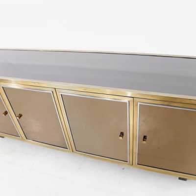 Rare Mid-Century Modern sideboard, credenza, buffet, cabinet, dresser with a compartment can be used as dry bar by Michel Pigneres for L'Angolo Metallarte Roma. Plated Mirror, brass and metal chrome. Interior drawers in brown melamine. The highest quality of the 1970s. Famous design like Maison Jansen, Charles, Sandro Petti.