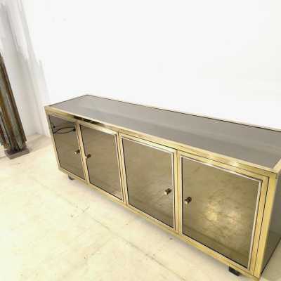 Rare Mid-Century Modern sideboard, credenza, buffet, cabinet, dresser with a compartment can be used as dry bar by Michel Pigneres for L'Angolo Metallarte Roma. Plated Mirror, brass and metal chrome. Interior drawers in brown melamine. The highest quality of the 1970s. Famous design like Maison Jansen, Charles, Sandro Petti.