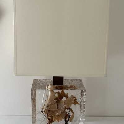Pair of table or bedside lamps in fractal resin with leaf inclusions, design attributed to Christian Dior for the house in the 1970s. Famous designers such as Pierre Giraudon, François Godebski, Marie Claude Fouquières.
