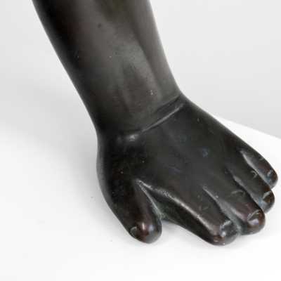 detail (hand)