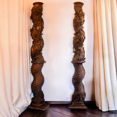 Pair of Solomonic columns in carved and gilded wood – Italy, 17th century
