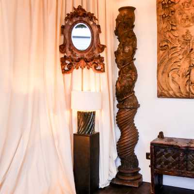 Pair of Solomonic columns in carved and gilded wood – Italy, 17th century