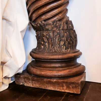 Pair of Solomonic columns in carved and gilded wood – Italy, 17th century