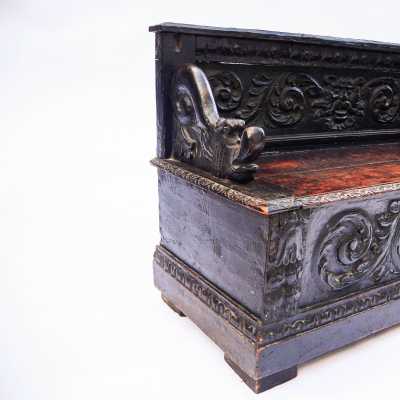 Antique French carved oak bench-chest – Neo-Renaissance style, 19th century