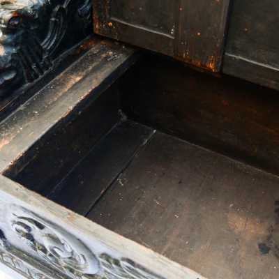 Antique French carved oak bench-chest – Neo-Renaissance style, 19th century