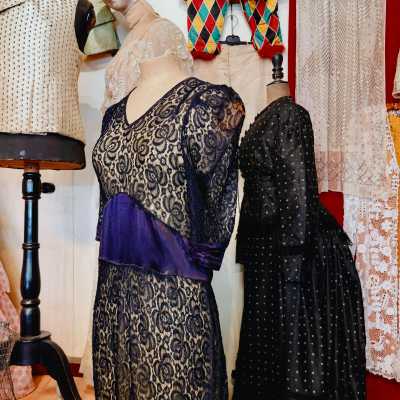 robe en dentelle de soie vers 1935