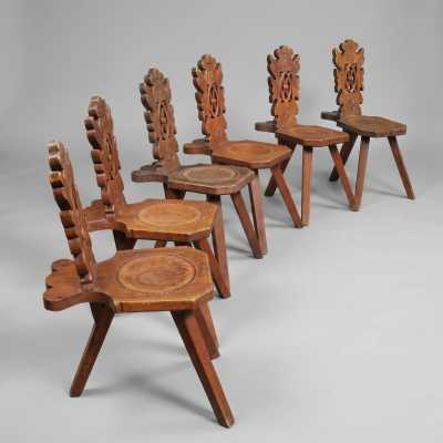 Suite de Six Chaises de Caractère en Noyer Sculpté – Style Néo-Renaissance, Circa 1900