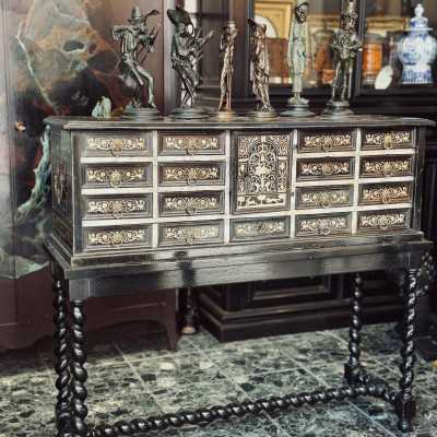 Cabinet italien XVIIème