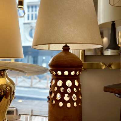 Openwork terracotta lamp