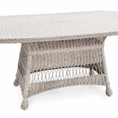 Oval table in white rattan
