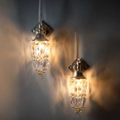 Pair of "Libertine" wall lights by Mark Brazier-Jones, illuminated, front view, reflections of the crystal drops on the wall