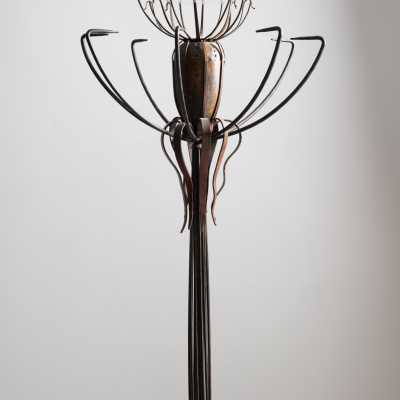 Lampadaire Pavot d'André Dubreuil, détail de la partie supérieure en fer forgé