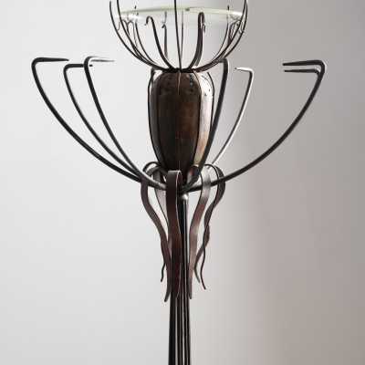 Lampadaire Pavot d'André Dubreuil, détail de la partie supérieure en fer forgé