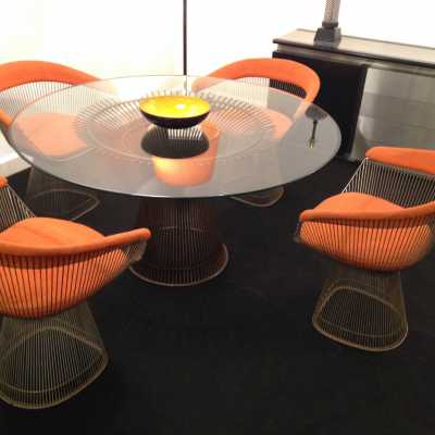 Platner, table et quatre fauteuils