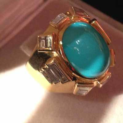 Bague en or jaune 18 carats avec cabochon de turquoise et diamants baguette 120 carats