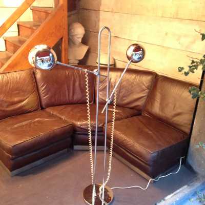 Lampadaire à deux diffuseurs dans le goût de Reggiani, années 1960