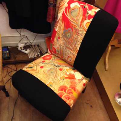 Fauteuil Napoléon III retapissé cachemire Kimono 1950