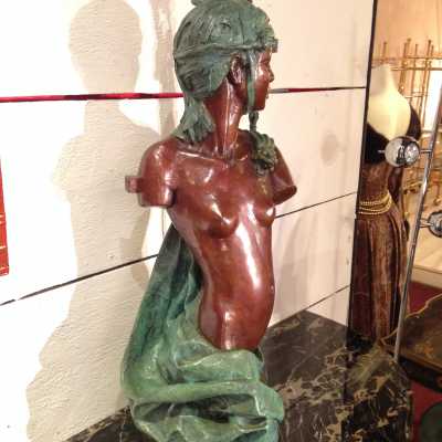 « La femme en buste », bronze de Michel Lévy, XXème siècle