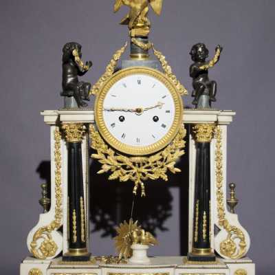 Pendule en marbre blanc et bronze doré, Louis XVI