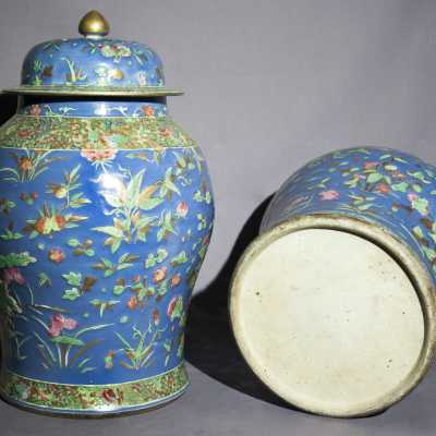 Grande paire de potiches en porcelaine de Chine, XIXè siècle