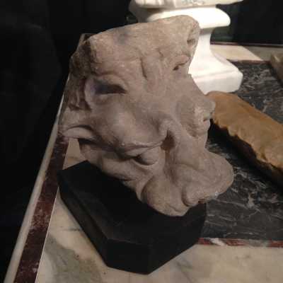 Fragment de tête de lion en marbre, époque romaine