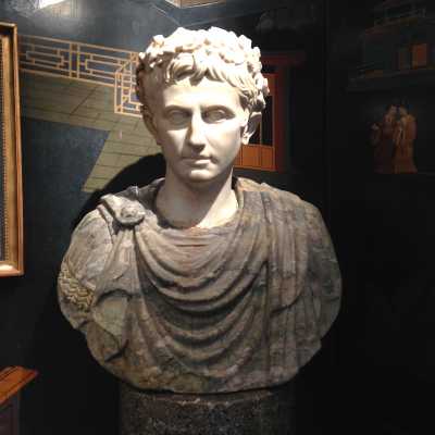 Empereur Auguste en marbre de Carrare, XVIIIème siècle
