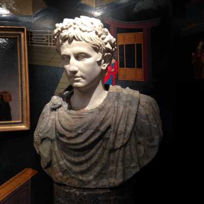 Empereur Auguste en marbre de Carrare, XVIIIème siècle