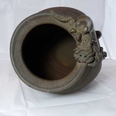 Vase en grès de Bizen motifs poulpes - Japon