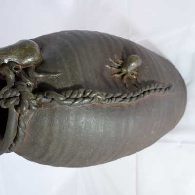 Vase en grès de Bizen motifs poulpes - Japon