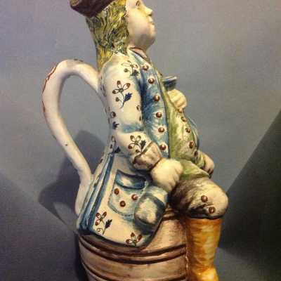 Pichet jacquot faience de Lille