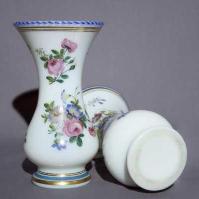 Vases en opaline BACCARAT XIXème