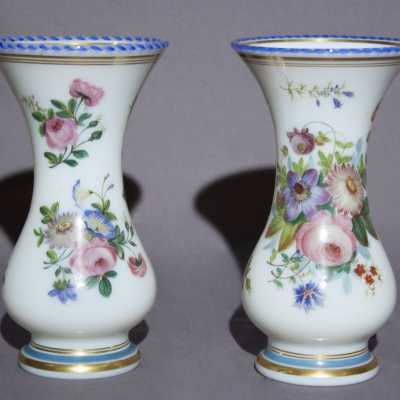 Vases en opaline BACCARAT XIXème
