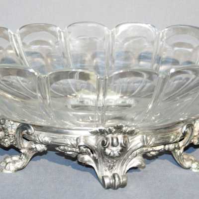 Coupe en cristal de Baccarat avec monture en métal argenté, XIXème