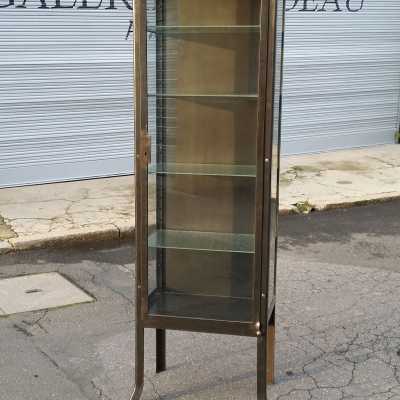 Vitrine en métal et verre des années 1950
