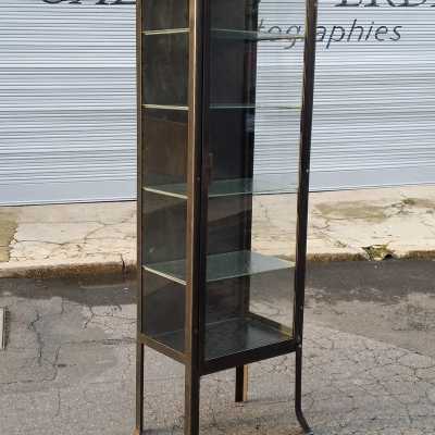 Vitrine en métal et verre des années 1950