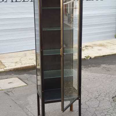 Vitrine en métal et verre des années 1950