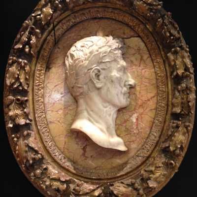 Médaillons XVIIème siècle représentant Jules César et Caligula