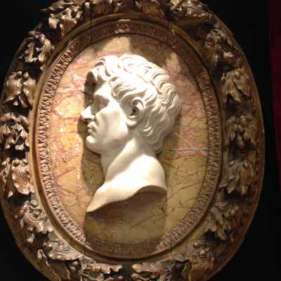 Médaillons XVIIème siècle représentant Jules César et Caligula